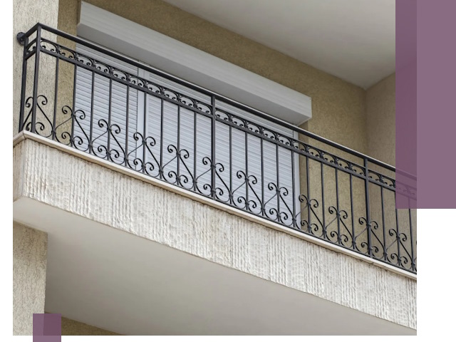 Балконные ограждения из металла и стекла в Курске для домов