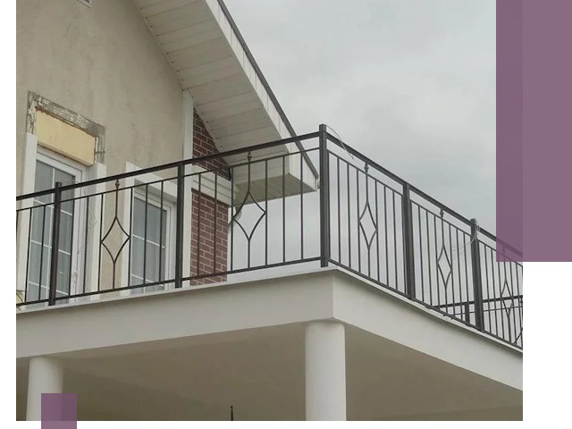 Изготовление балконных ограждений в Курске из металла и стекла