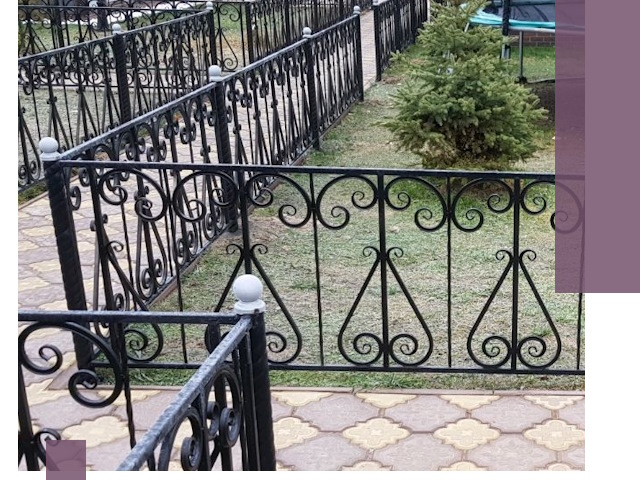 Кованые газонные ограждения под ключ в Курске